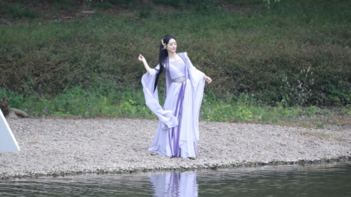 Rò rỉ ảnh Zhao Liying trong bộ váy tím tại sự kiện “Phượng Hành”, fan bị người qua đường lừa rằng đó