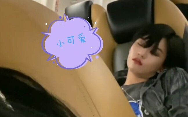 Zhao Xiaotang memotret Lu Keran saat tidur | Interaksi kalian bisa seimut ini!!