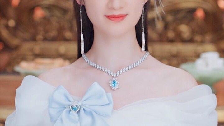 她从小到大除了长个子，真的没什么变化，而且颜值演技也一直在线