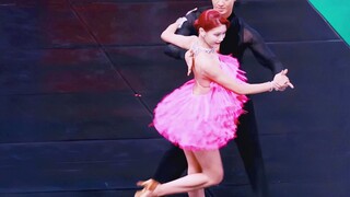 Thật đáng tự hào! Cô ấy nhảy múa chuyên nghiệp đến mức bao nhiêu người đã quên mất cô ấy còn là một 