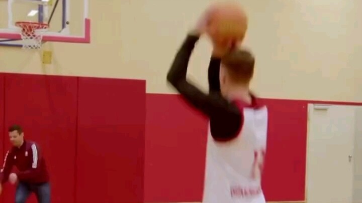What It Feels Like to Shoot with Perfect Accuracy Using Both Hands: German Men’s Basketball Player A