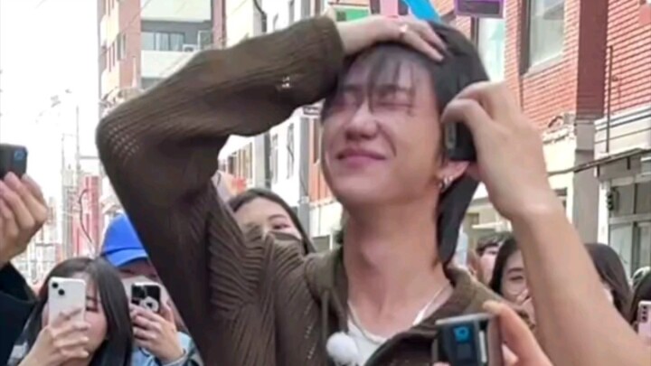Xu Minghao, tawa yang imut banget～ | Ada apa sih yang lucu banget nih? Video Reuters di Twitter 2305