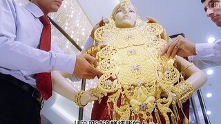 机器人为女朋友买了很多金首饰，但他结账的方式，令我大吃一斤