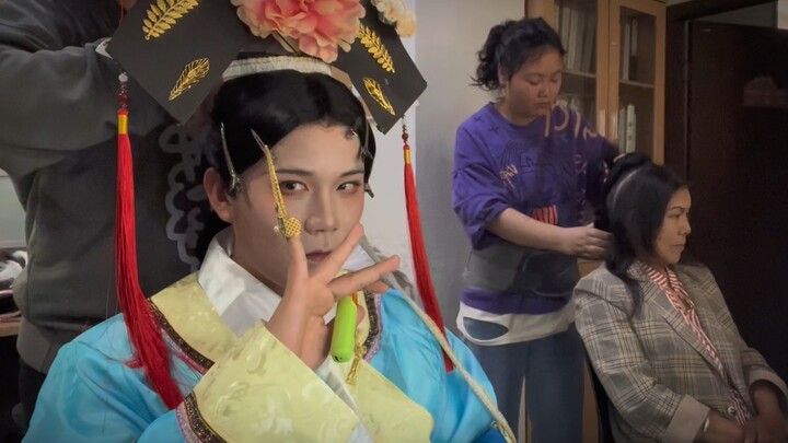 Trời ơi mẹ mình đẹp trai quá đi mất! Trang phục biến hóa này!