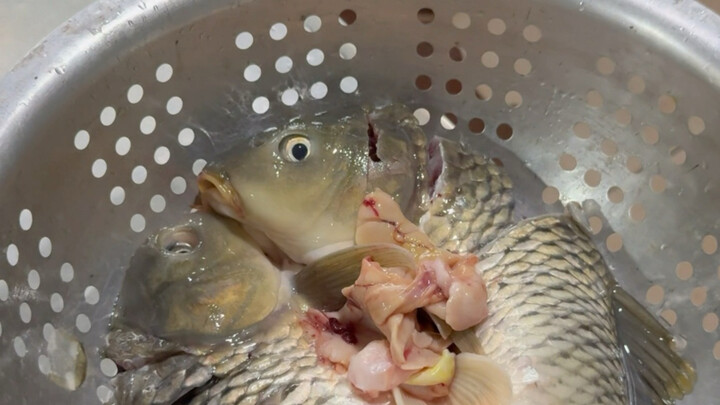 Let’s try eating a carp that costs 48 yuan per jin!