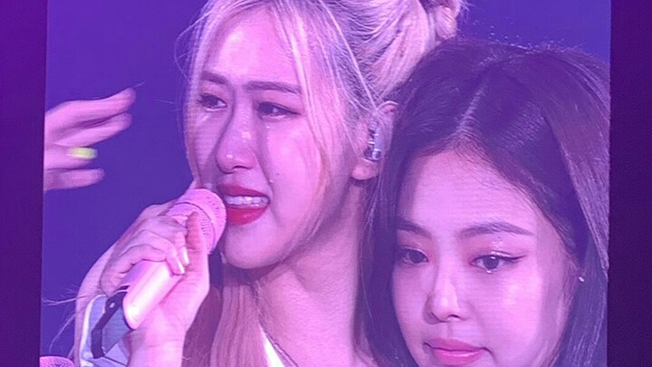 เพราะเป็นโชว์สุดท้ายของทัวร์ อังกอร์ครั้งนี้ทุกคนต่างกลั้นน้ำตาไว้ไม่อยู่【แบล็กพิงก์】