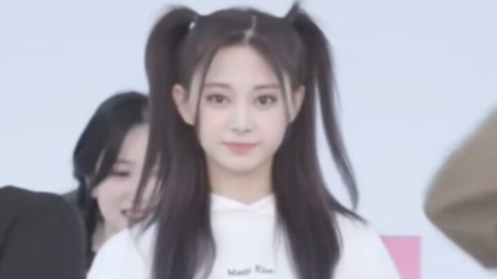 هذه تصفيفة الشعر تحصل حقا على Tzuyu