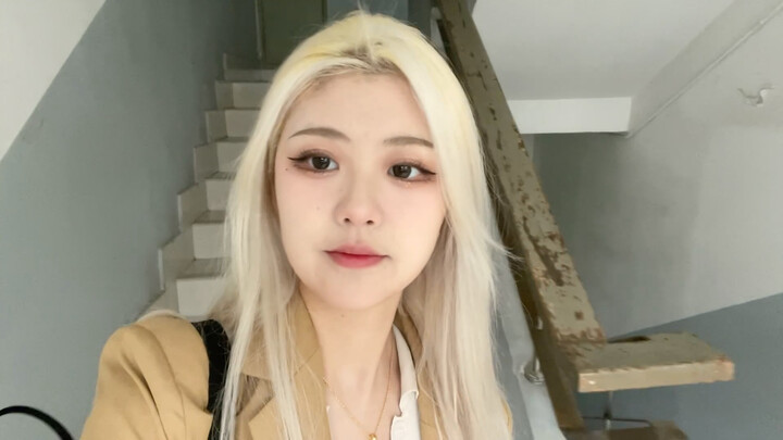 I just stumbled upon a video of myself with long hair from this time last year [crying] [crying] [cr