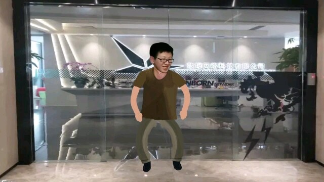 在公司门口起舞的羽中