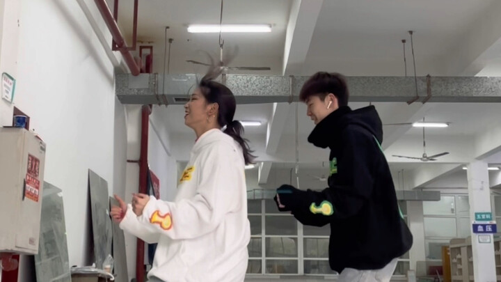 Pasangan sungguhan yang Fighting- BSS, sungguh sangat menyenangkan!