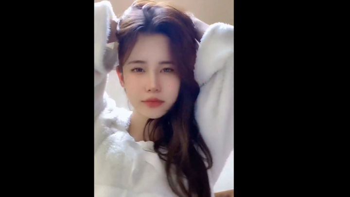 ฉันสงสัยว่าข้างล่างเธอมีคนอยู่