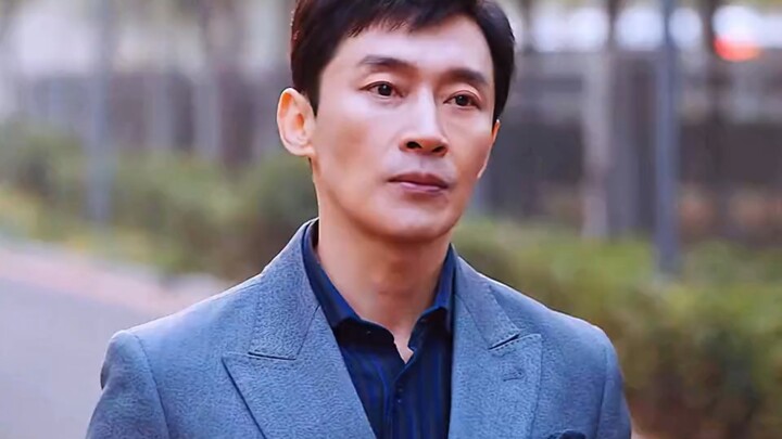 من يستطيع ألا يرتبك عندما يلتقي بمثل هذا العم؟