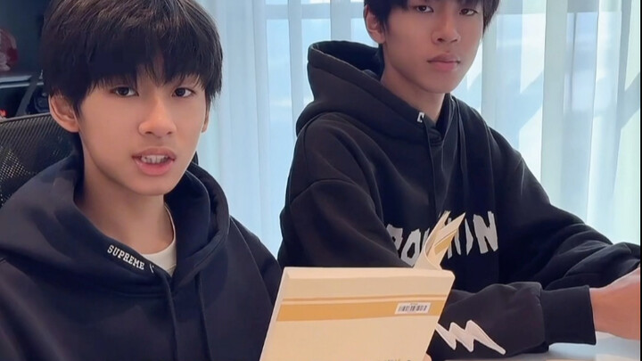 Đau lòng thật, đáng ra mình không nên hỏi.