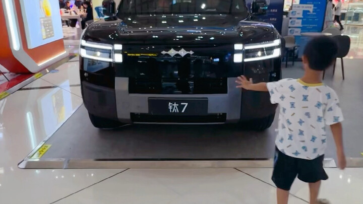 Mau beli mobil Fangchengbao Titan 7 buat main-main, tapi istri bilang dia nggak suka mobil merk abal