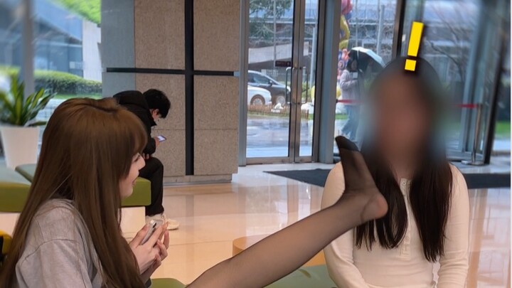 Chân cô ấy mỏi à?? Làm gì có chuyện đó!