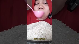 DYMA KULINER 💕ASMR RAW RICE EATING 💕Makan Beras Mentah💕 #shorts #mukbang @dymavlog @Dymakuliner