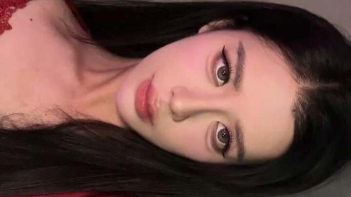 Teman dekatku tiba-tiba muncul? Kalau begitu aku cuma bisa...