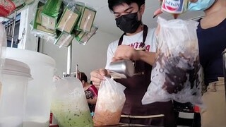 แม่ค้าพ่อค้าชงไวมีคิวต่อเนื่องหวานแบบไหนน้ำแข็งบดหรือหลอดสั่งได้ค่ะ