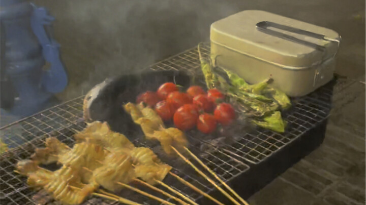 Nướng thang trời, cơm trộn ớt cháy. Tan sở đói rồi, ăn tạm chút cho qua thôi!