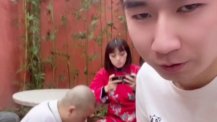 These two actually say League of Legends is less fun than Honor of Kings—I’m speechless.