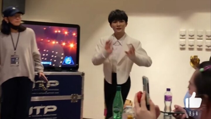 تشو شين: "بيهتموا بي أكثر من اللازم" هههههه "مقابلة جماعية"