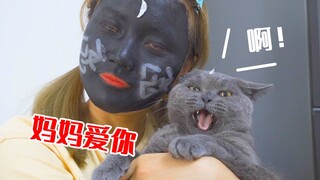 Sang pemilik menghitamkan wajahnya untuk menemui kucing, apa reaksi kucing tersebut? Kucing: Menakut