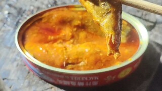 A frequent guest in doomsday games: canned fish