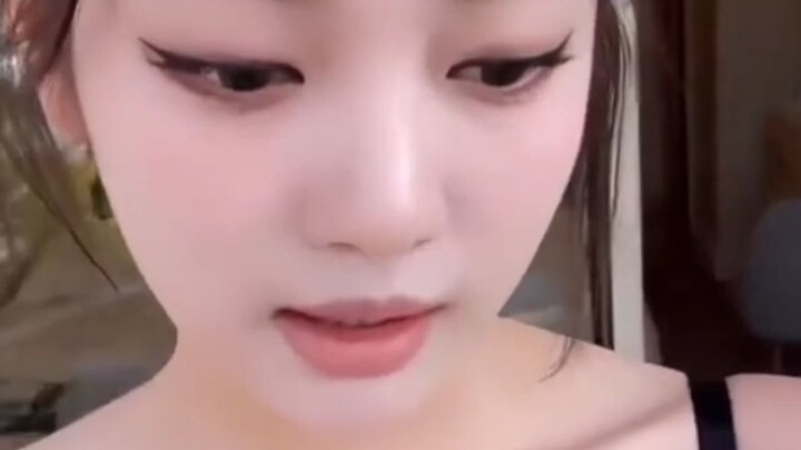 Ning Ning đã tự miệng nói rằng thực ra cô ấy là người trầm tính, nhưng sự trầm lặng của cô ấy không 