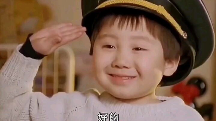 Trong mắt ông nội chỉ toàn là tình yêu dành cho cháu trai.