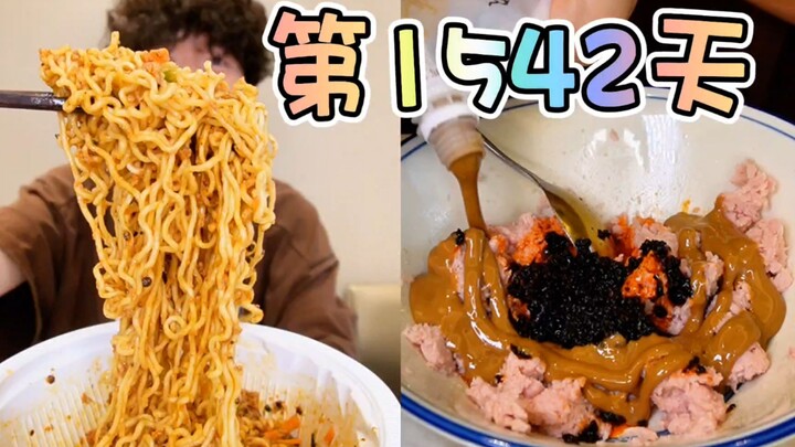 Pada hari ke-45 makan mi instan, saya menghancurkan daging makan siang dan membuatnya menjadi asinan