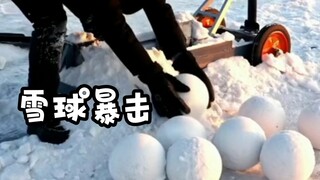 A snowball fight is also a fight, so you have to go all out.