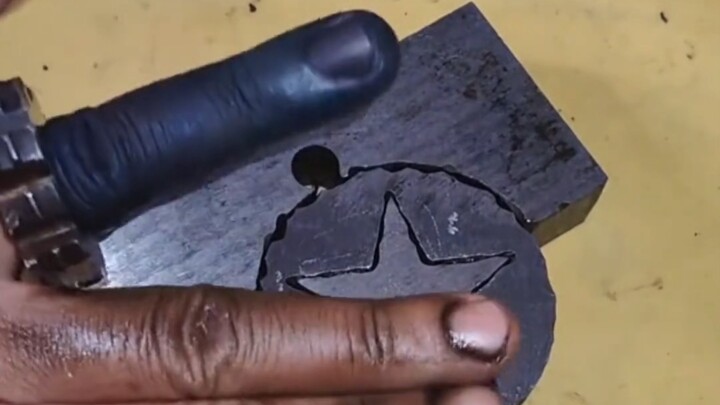 Profil Tokoh Siber - Tukang Kunci Tingkat Delapan 5