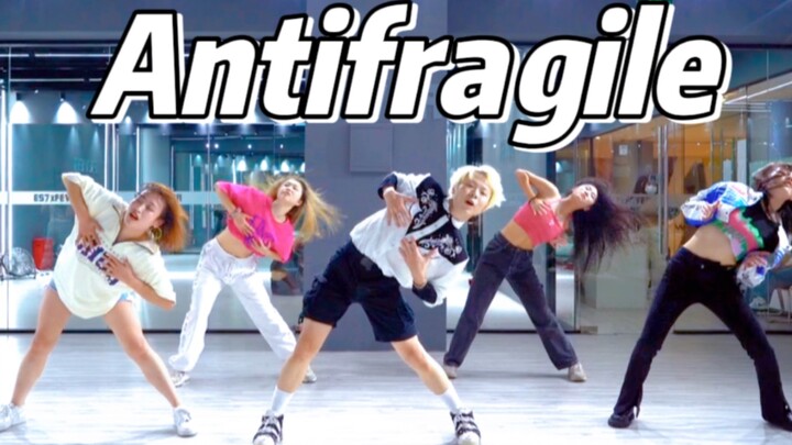 带学生跳LESSERAFIM新歌Antifragile