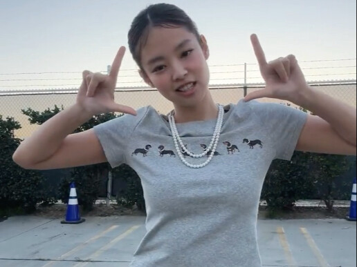 Thử thách nhảy ExtraL mới nhất của JENNIE
