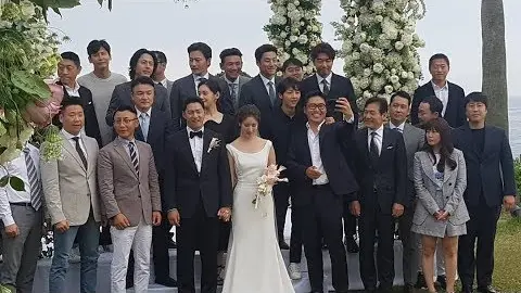 Actor Joo Jin Mo and wife hold star studded wedding