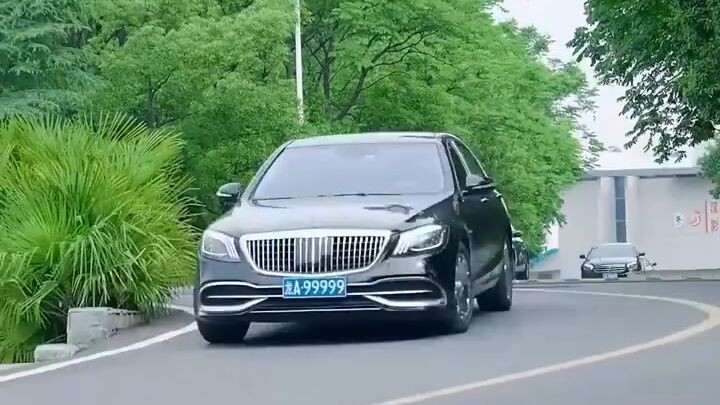 มินิซีรีย์พากย์ไทย: นักศึกษาสาวสุดสวย ดึง ความสนใจCEOแล้วกลายเป็นผู้ช่วยของเขา