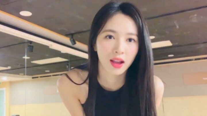 Xu Zhiyuan dances to Yu Shao's summer song [CherryBullet] "Boogie Up" live 230813