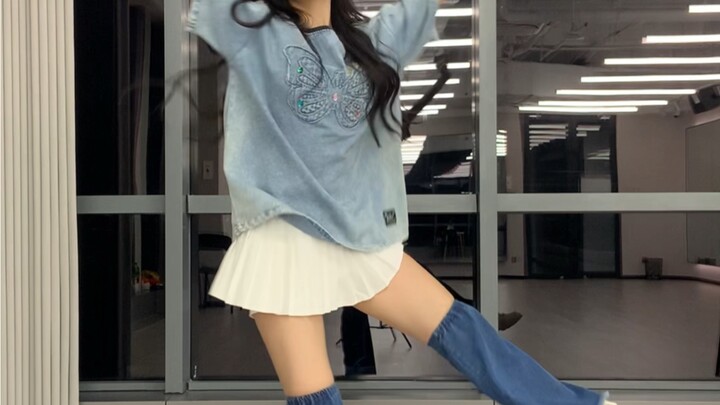 [SNH48 Yang Xinyu] Apa? Kok kamu tahu aku lagi nge-Dance Love Crisis di depan Ju Jie waktu konser?