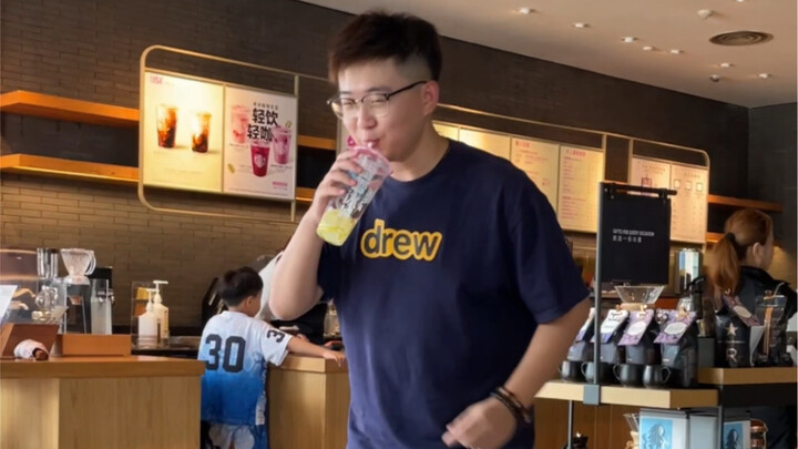 Uống Mì Tuyết Băng Thành ở Starbucks