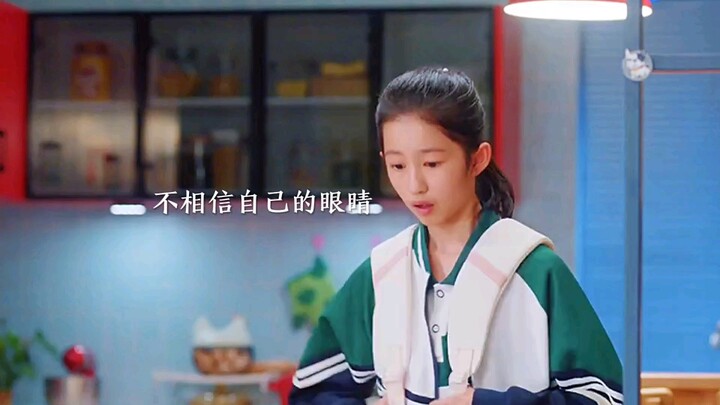 妈妈买了个新包，女儿居然不相信自己的眼睛，问真假