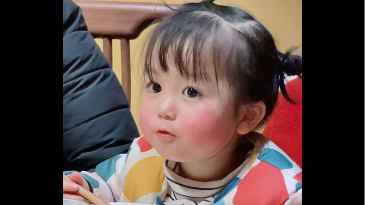 Hmm, she’s eating so deliciously…