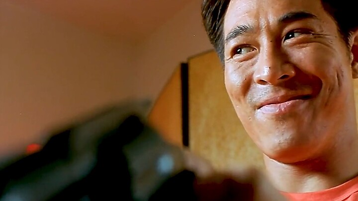 Setelah sekian lama menonton, baru sadar: senyum jahat Jet Li-lah yang paling menakutkan! Sungguh bi