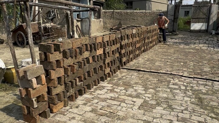 The old house hasn’t been renovated in ages.