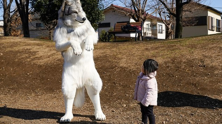 People Who Turn Themselves Into Animals