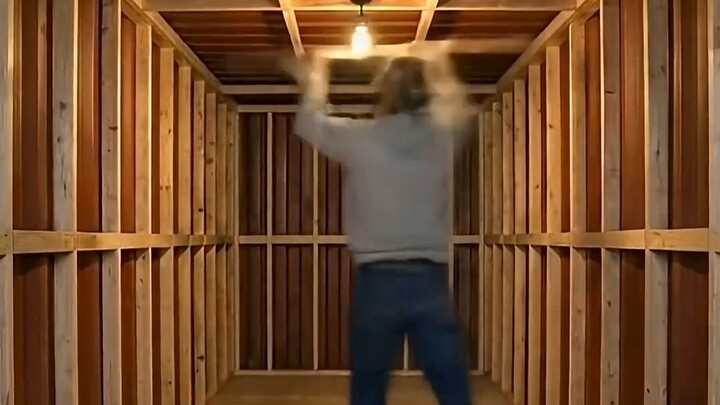 Anh ấy đã xây một căn cứ bí mật ngay trước cửa nhà mình, đến nỗi chẳng ai phát hiện ra!