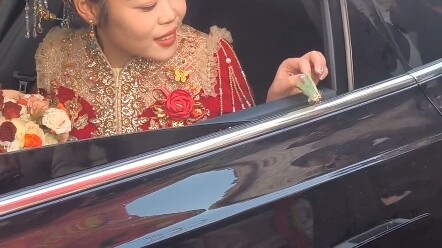 Butterflies appearing on the wedding day are said to be the departed lover coming to offer blessings
