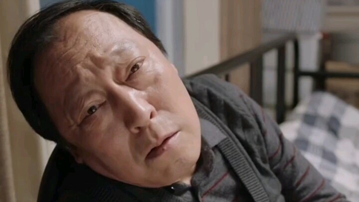 One second ago: “I’m not eating, I’m not drinking.” The next second: “Lili, this braised pork is so 