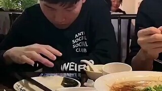 วิธีทำให้เพื่อนเลี้ยงอาหาร