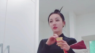 【迪丽热巴】头发随意扎起都好美，吃到好吃的还会跺脚脚嘞