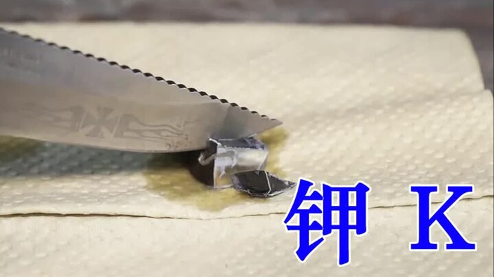 Kali K cắt như bơ – kim loại kiềm còn hoạt động mạnh hơn cả natri!